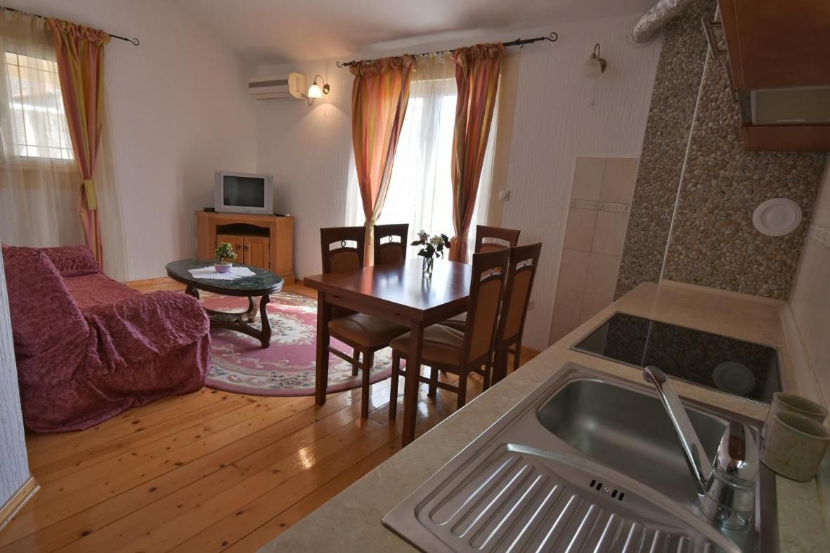 Apartments Popadic With Parking Herceg Novi Rum bild